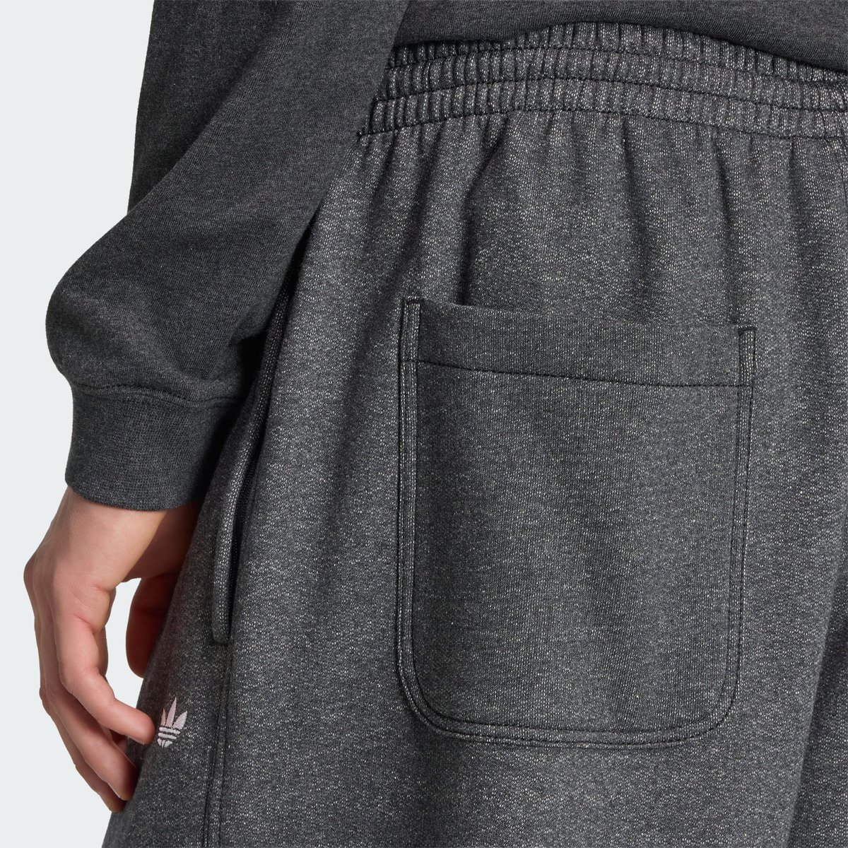 Pantalon Ourlet Ouvert Baggy Chiné Trèfle Essentials Pantalon Ourlet Ouvert Baggy Chiné Trèfle Essentials dark grey heather, adidas Originals