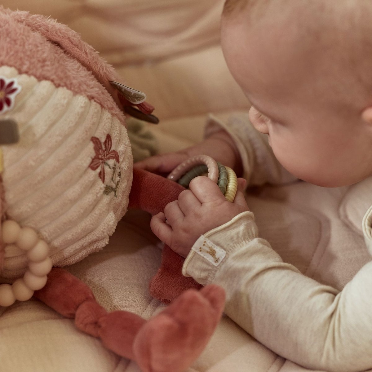 Peluche d'activités rose, blanc cassé, LITTLE DUTCH