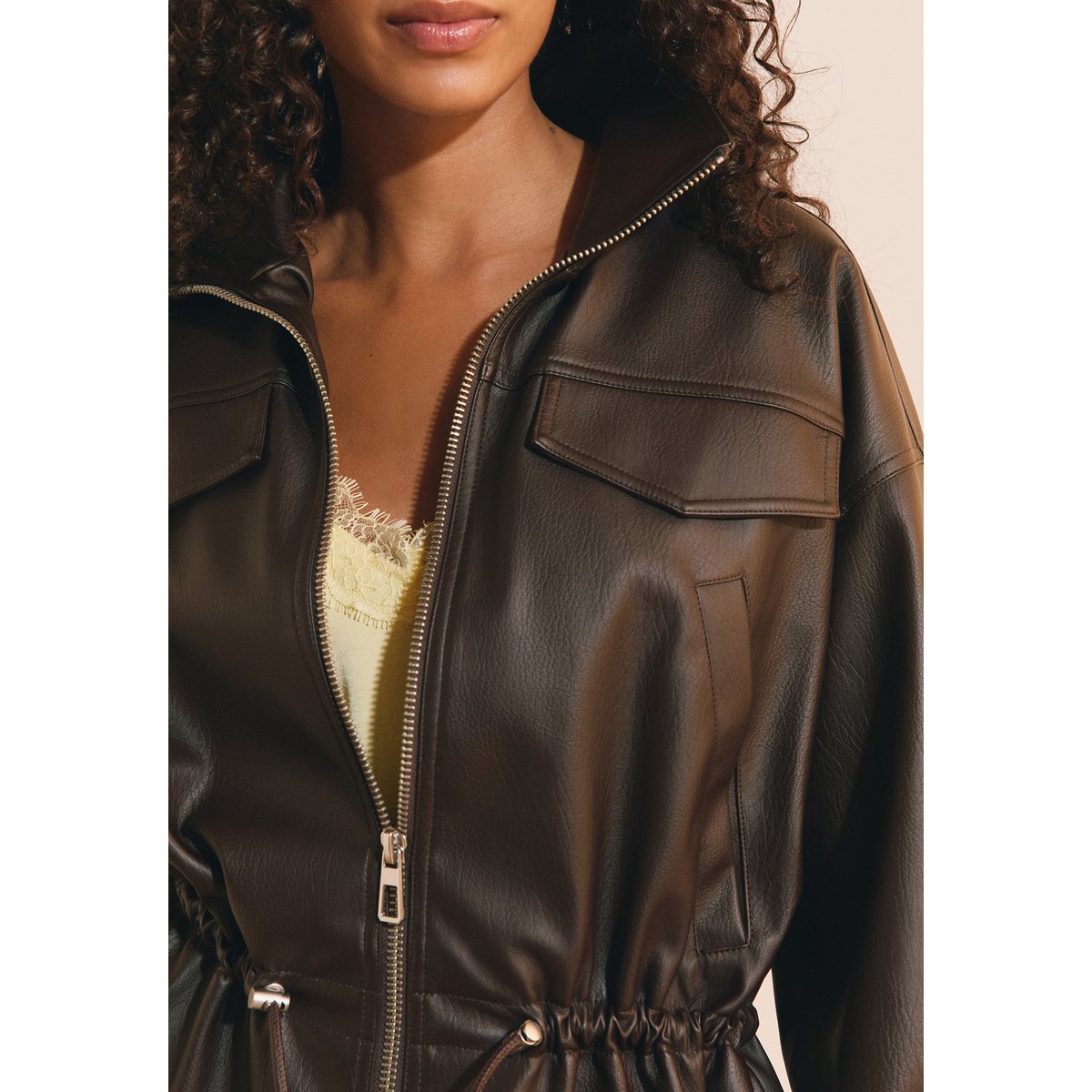 Blouson avec cordon à la taille VALERIAN PU chocolat, ETAM