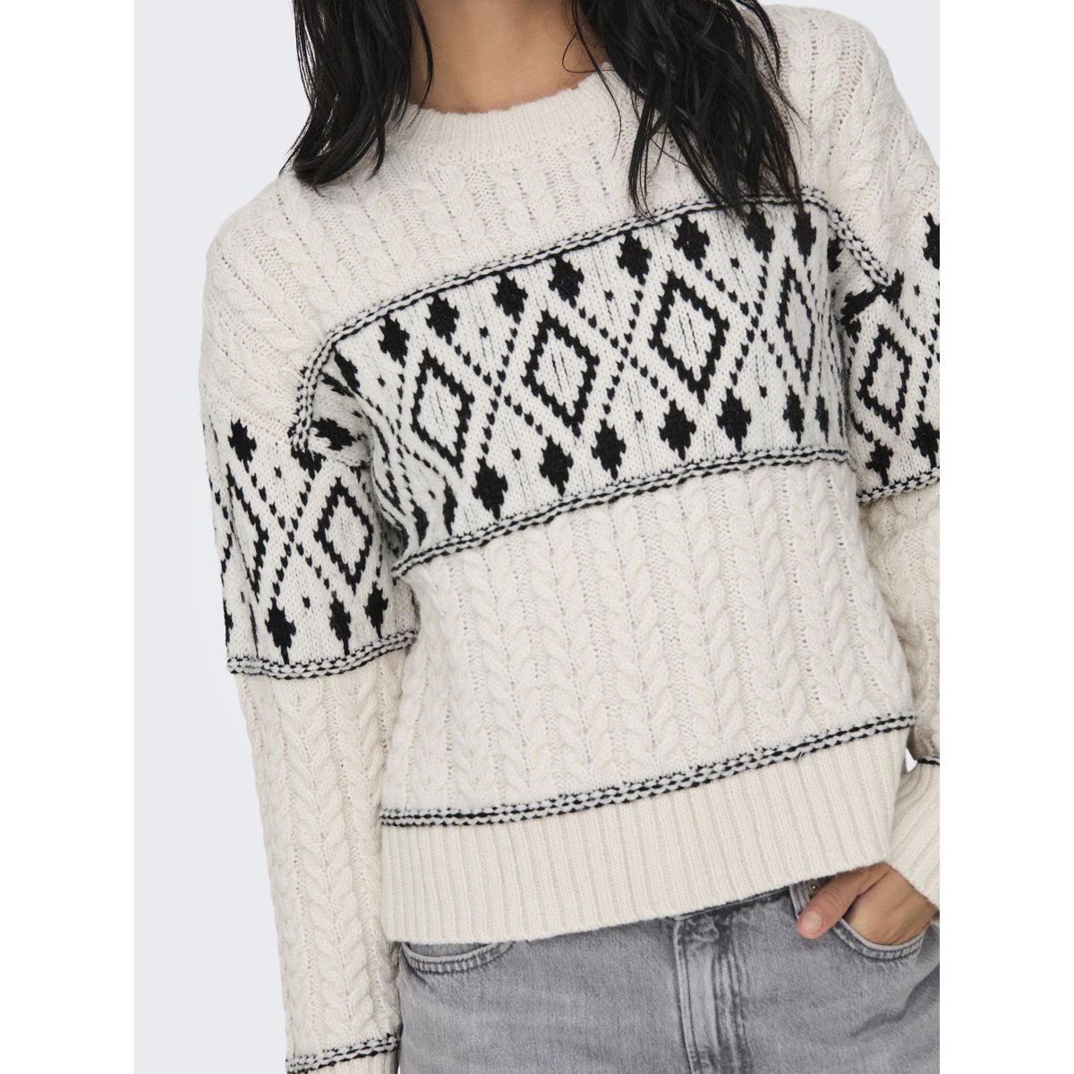 Pull torsadé, col rond blanc/noir, ONLY