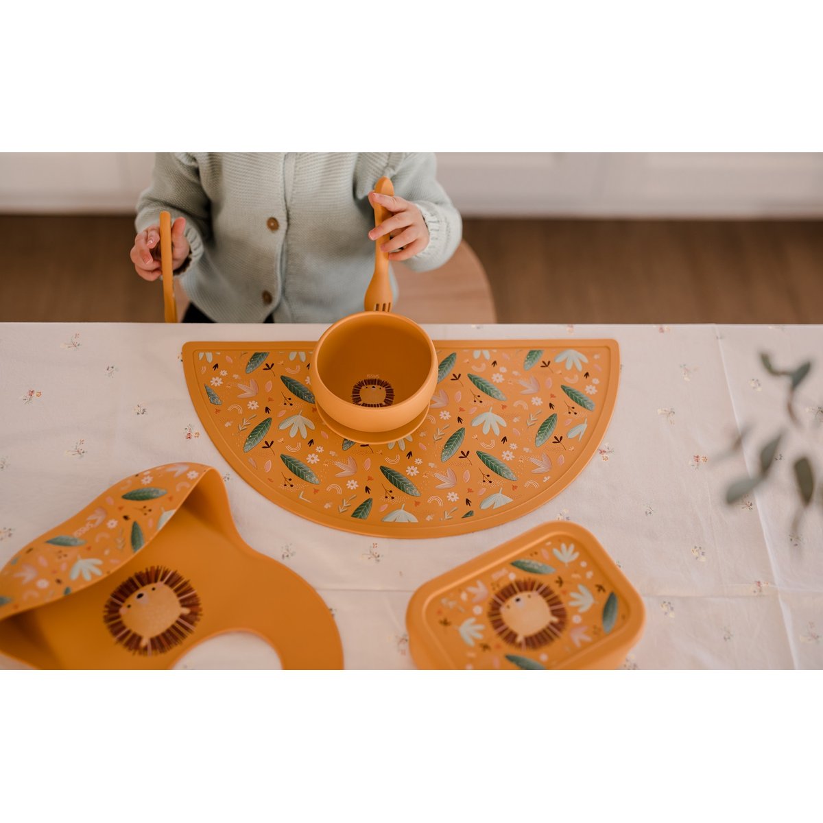 Set de table en silicone Gnawy le paresseux rose, SASSI JUNIOR
