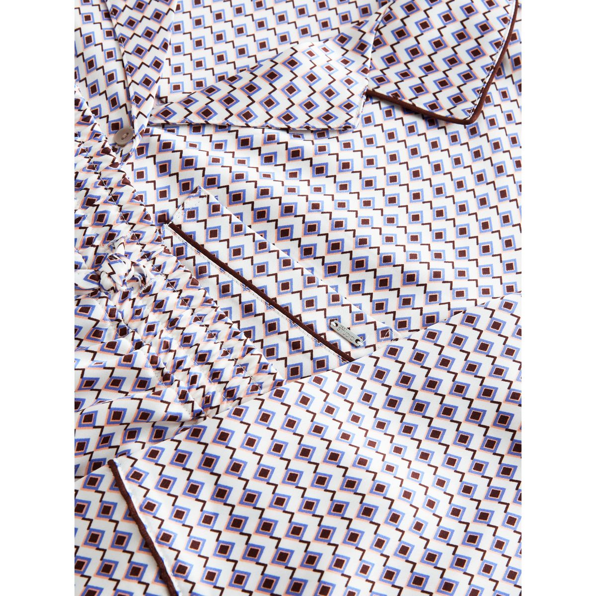 Pyjama boutonné en satin studio crème géométrique, NEXT