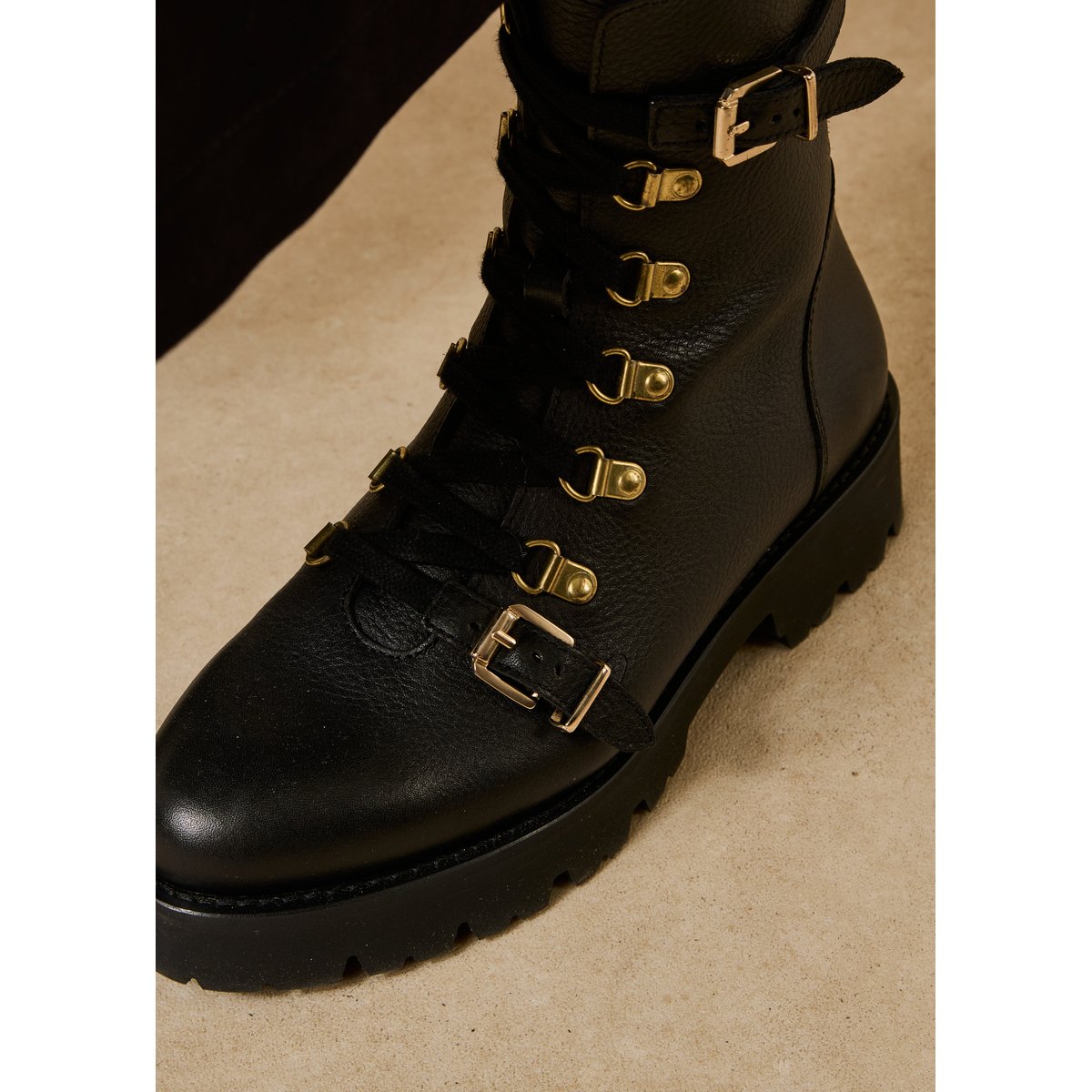 Bottes zippées en cuir à talons noir, LA FEE MARABOUTEE