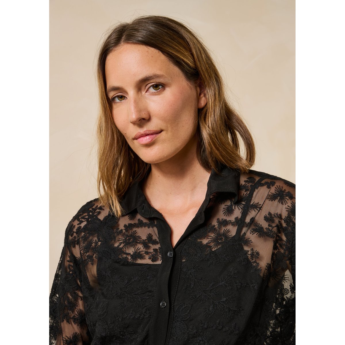 Chemise manches longues avec dentelle noir, LA FEE MARABOUTEE