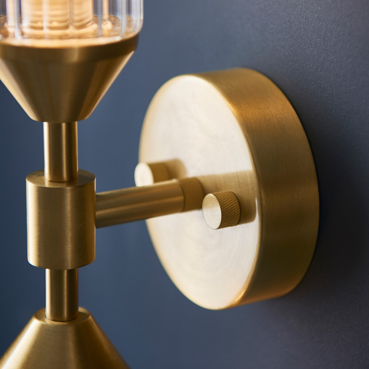 Remi Ribbed Glass Wall Light aged brass, ÉDITÉ