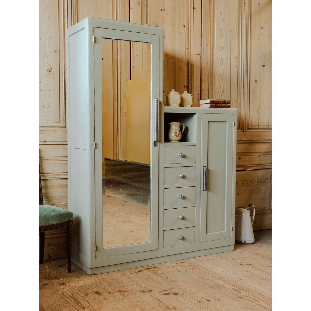 Armoire asymétrique en bois vert Blandine N°471 - Bon état kaki, DEBONGOUT