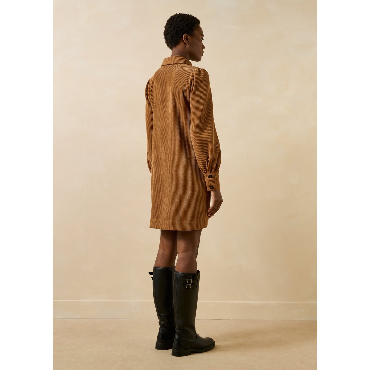 Robe chemise courte en velours côtelé cognac, LA FEE MARABOUTEE