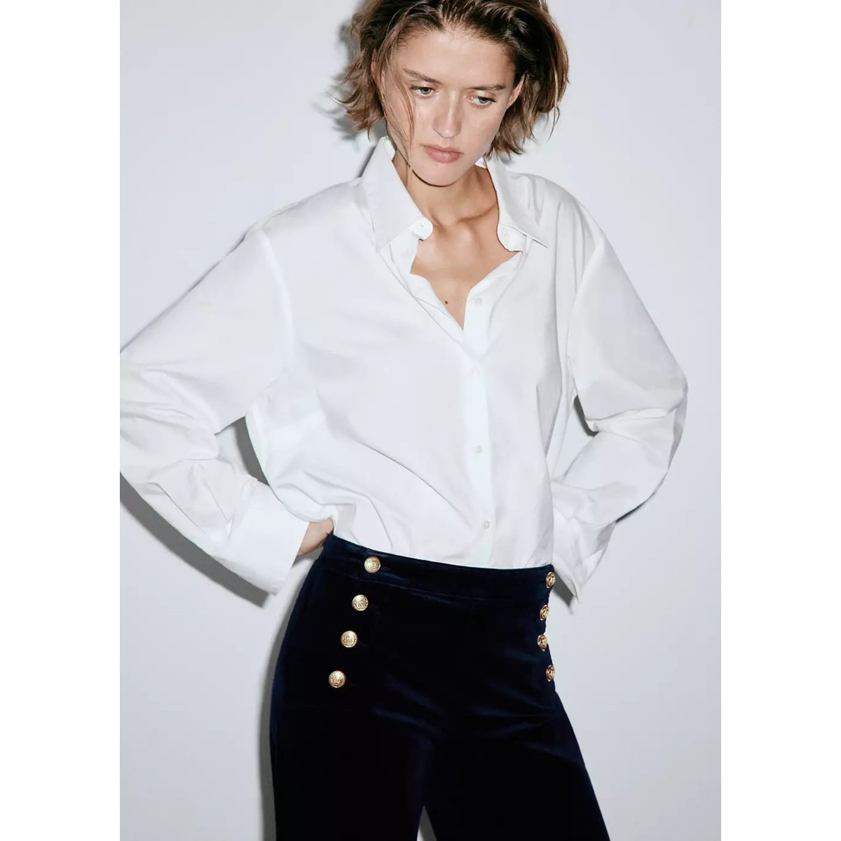 Pantalon en velours à boutons bleu, MANGO