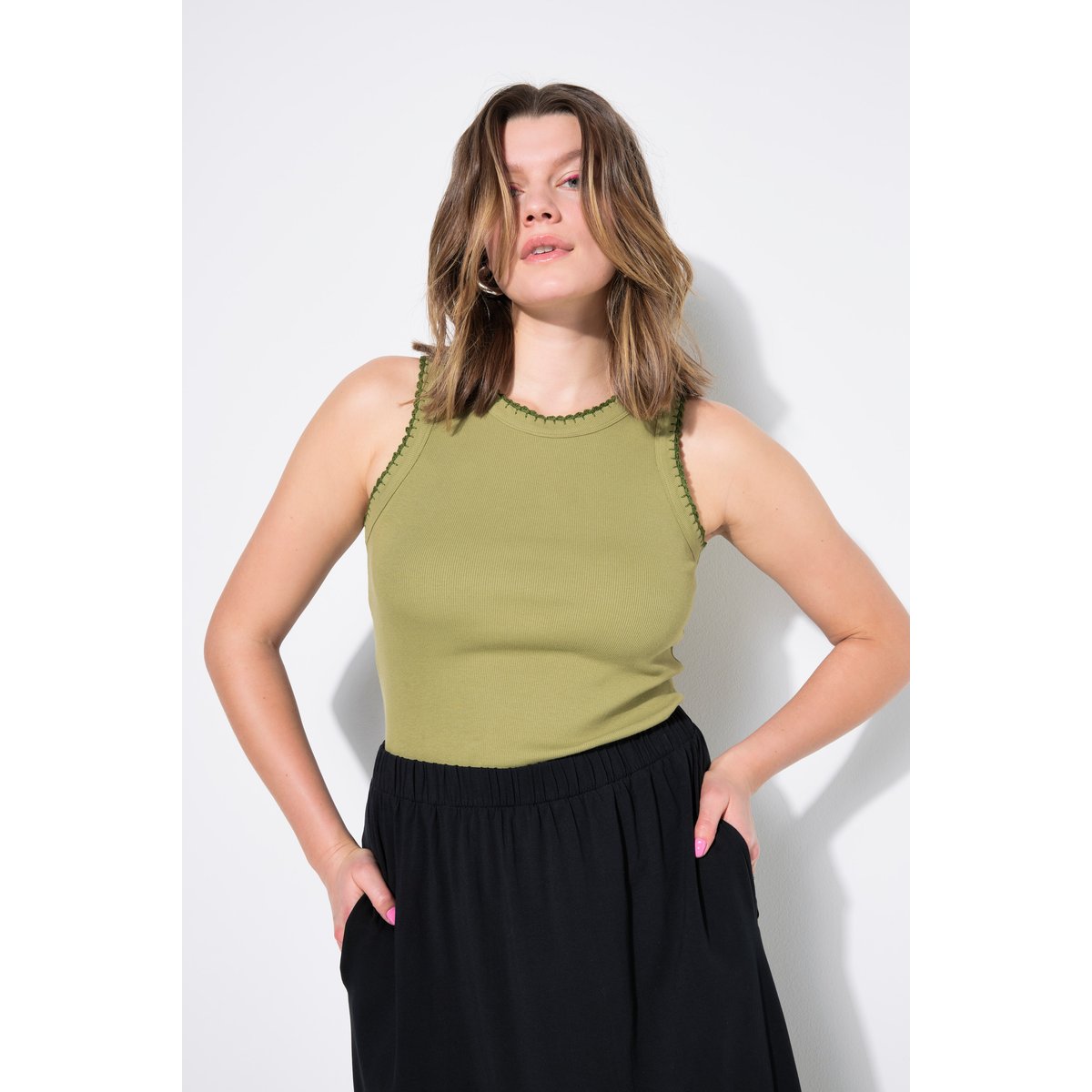 T-shirt côtelé sans manches vert mousse, STUDIO UNTOLD