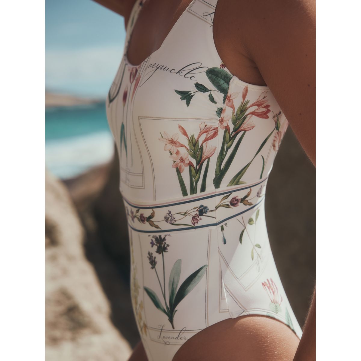 Maillot de bain à encolure carrée dégagée imprimé fleuri blanc, NEXT
