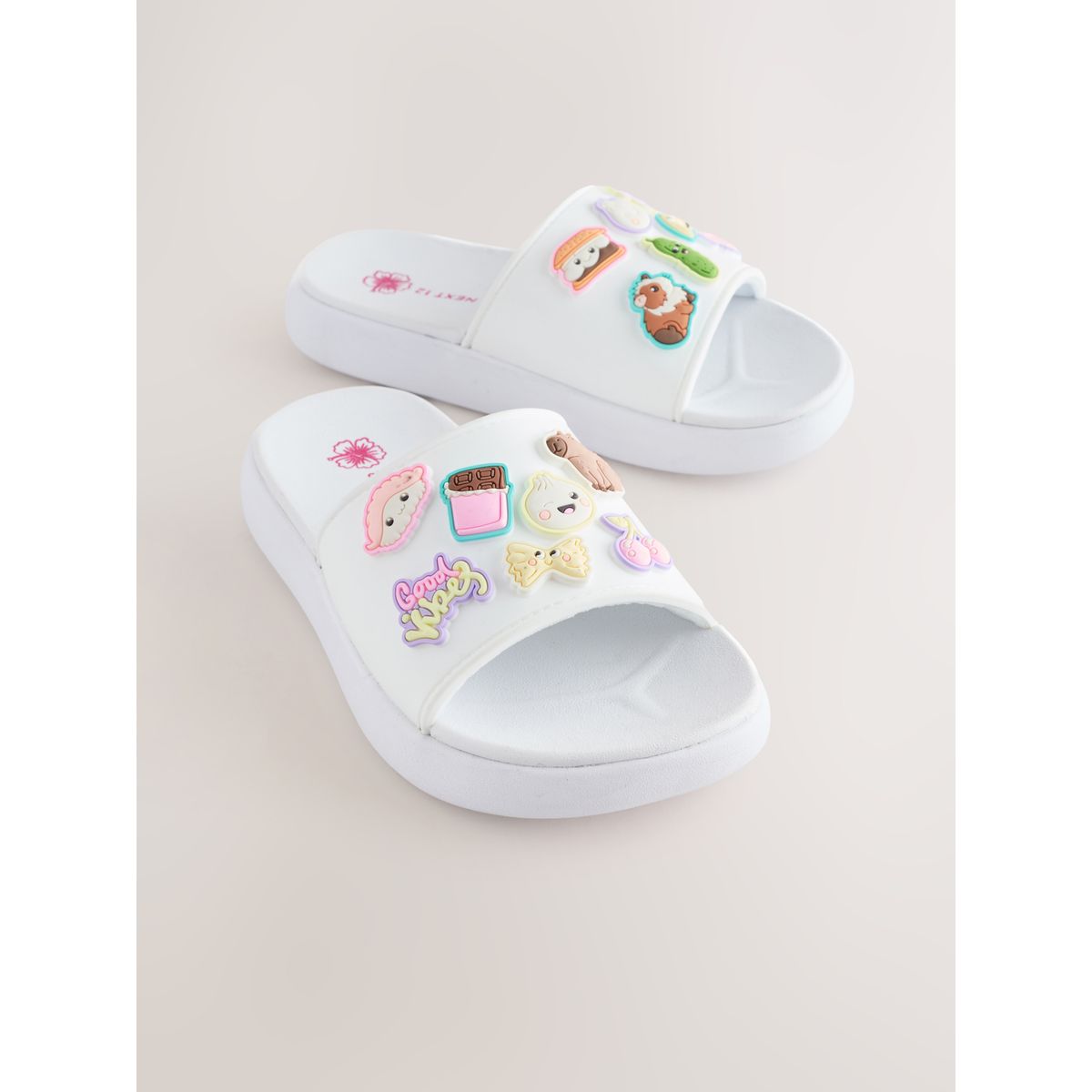 Claquettes confortables capybara blanc, NEXT