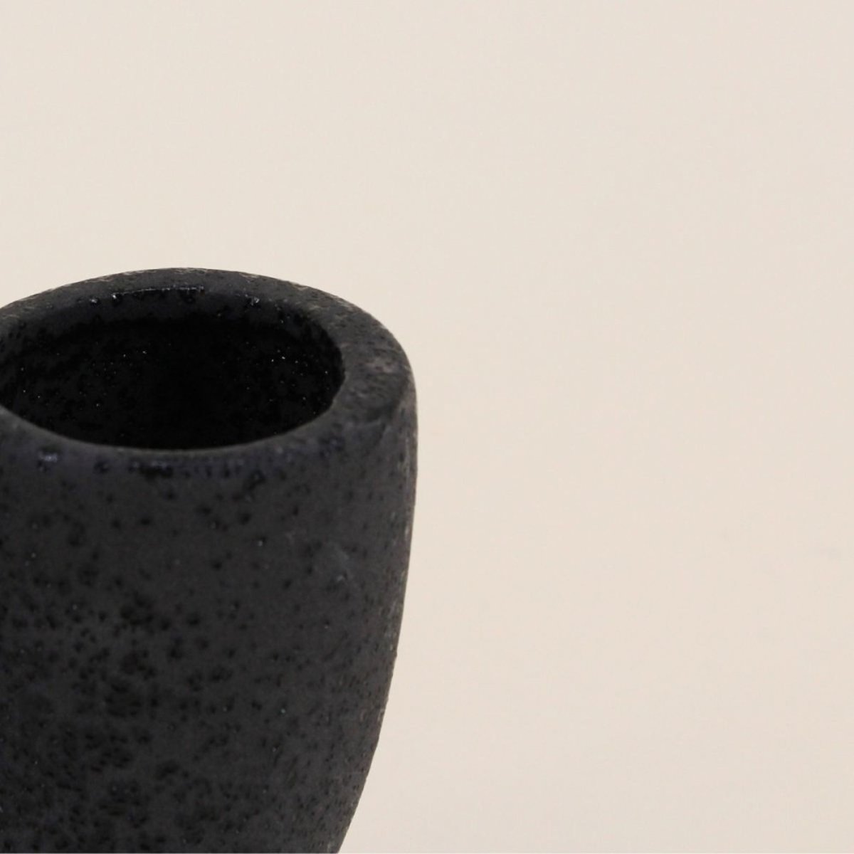Vase en porcelaine, H24cm noir, ORNAMI