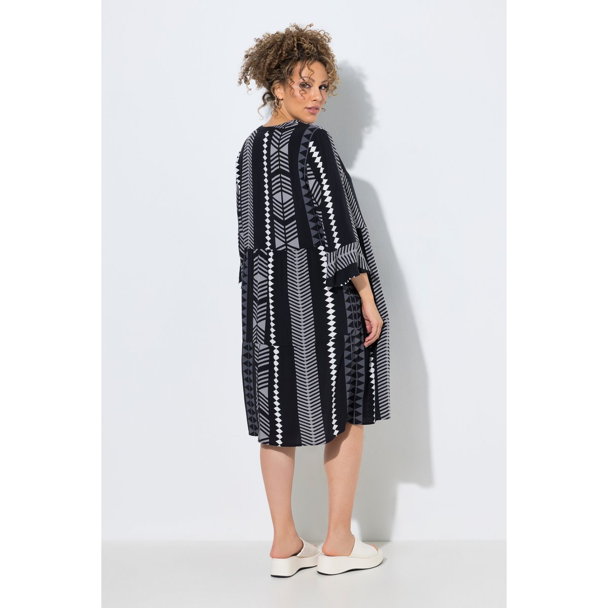 Robe imprimé graphique noir, ULLA POPKEN