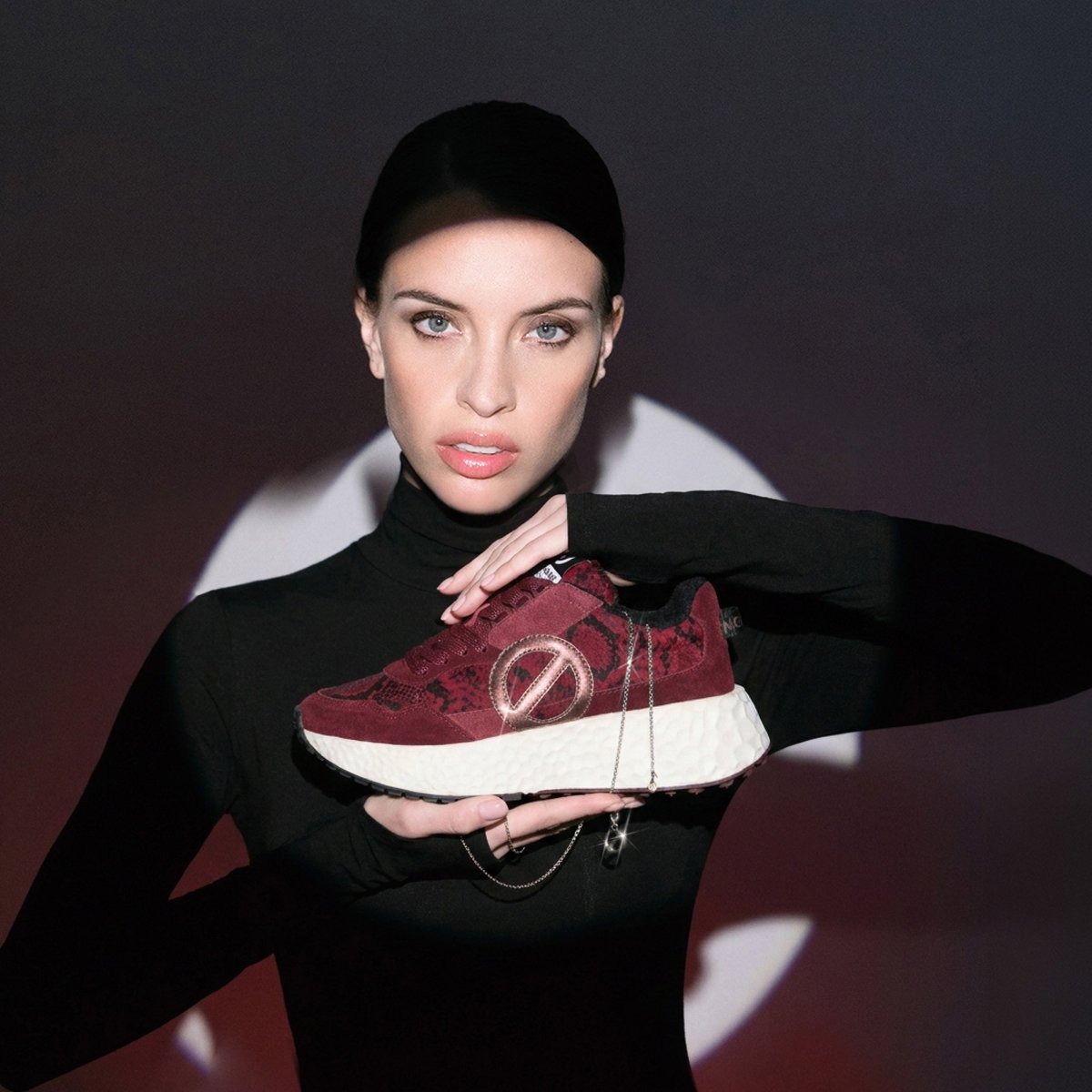 CARTER JOGGER W SNAKE KISS ROUGE - Collier orné de Cristaux Swarovski® inclus rouge, NO NAME