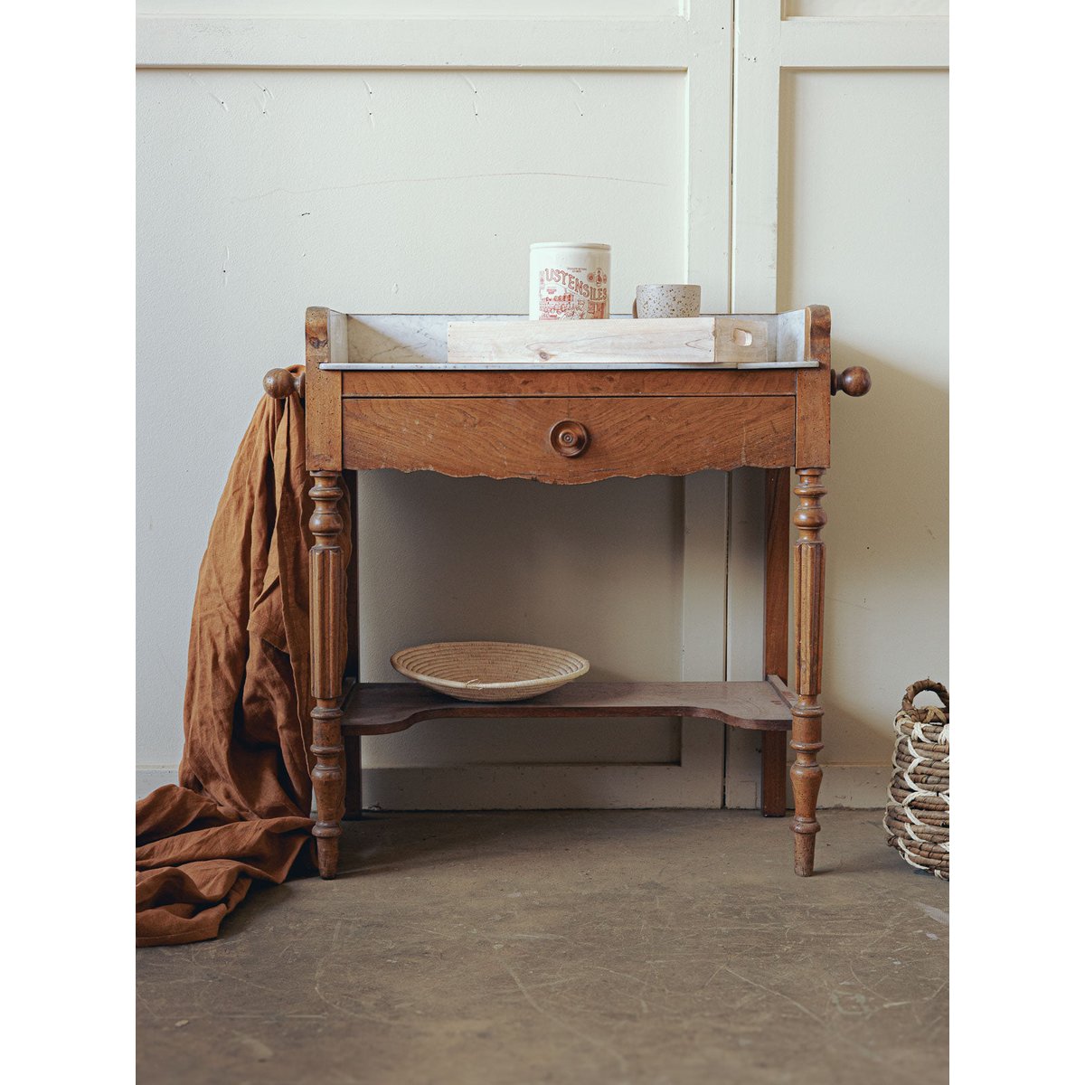 Coiffeuse au plateau en marbre Louise N°316 - Bon état bois foncé, DEBONGOUT