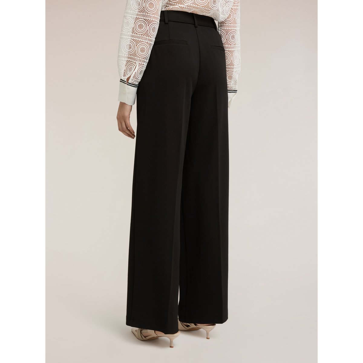 Pantalon palazzo noir, MOTIVI