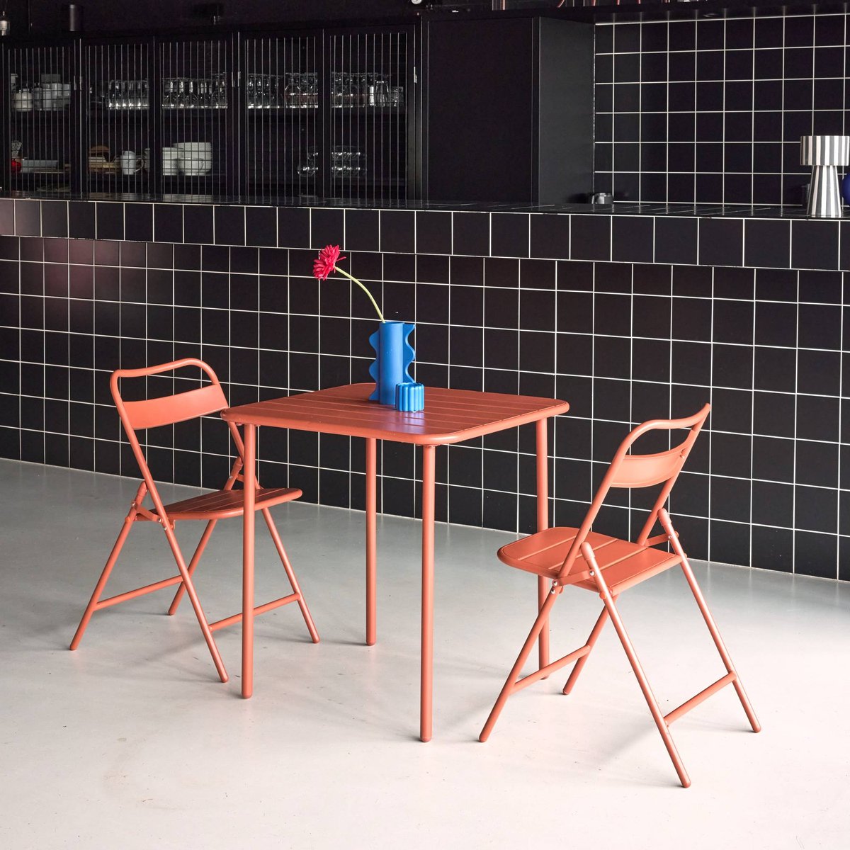 Table de jardin métal + 2 assises AMÉLIA terracotta, SWEEEK
