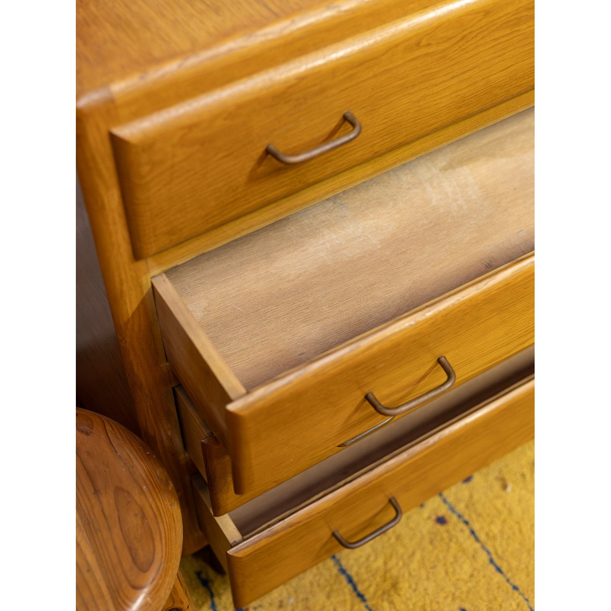 Commode contemporaine Olga N°1132 - Bon état argenté, DEBONGOUT