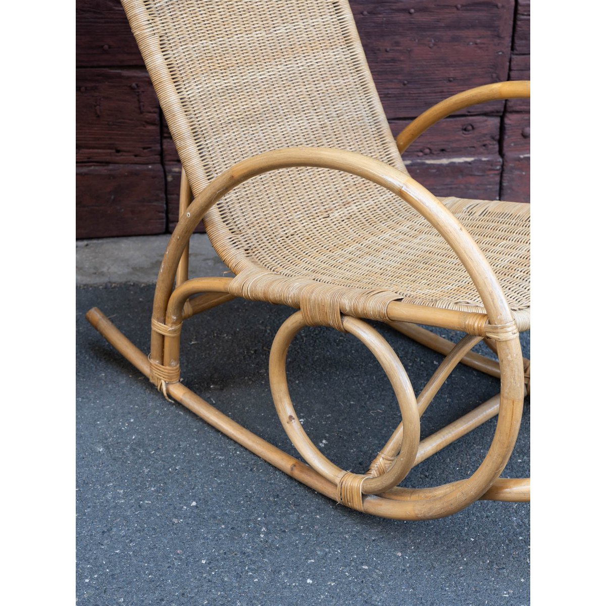 Rocking-chair vintage en rotin Alibert N°102 - Bon état naturel, DEBONGOUT
