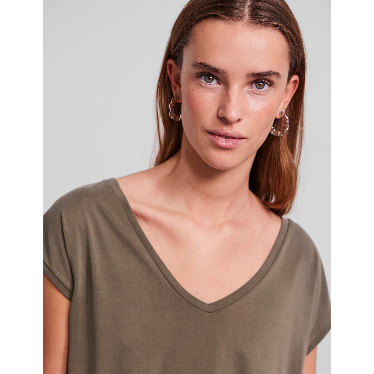 T-shirt, col V kaki, PIECES