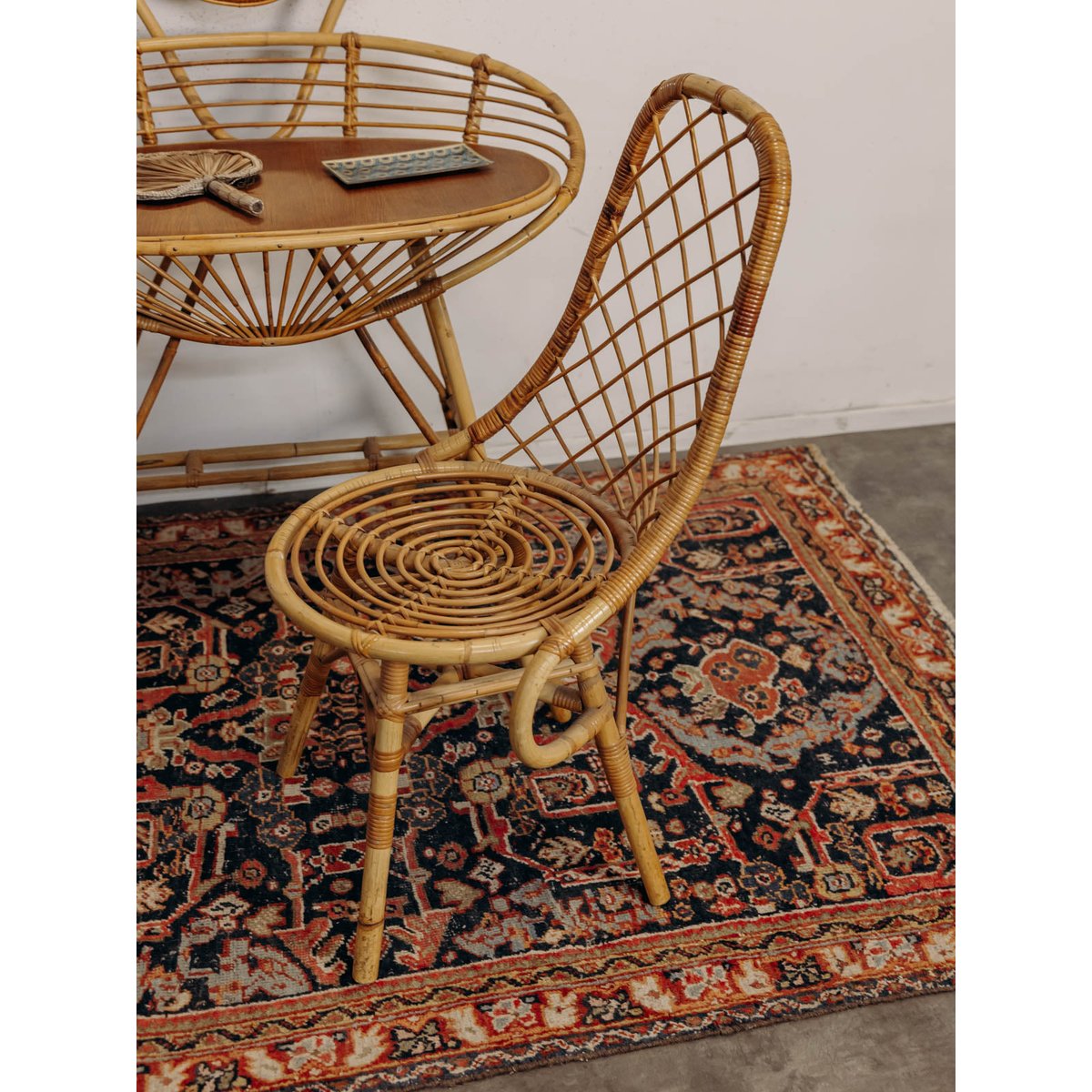 Coiffeuse et sa chaise en rotin Louise N°354 - Bon état bois clair, DEBONGOUT