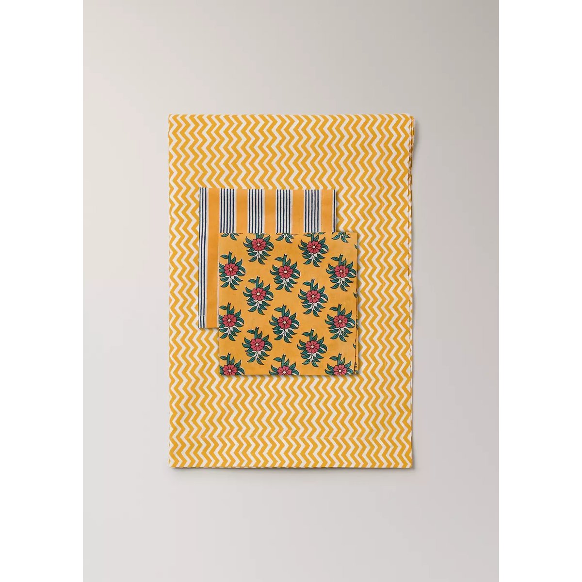Serviettes en coton et lin à rayures et fleurs jaune, MANGO HOME