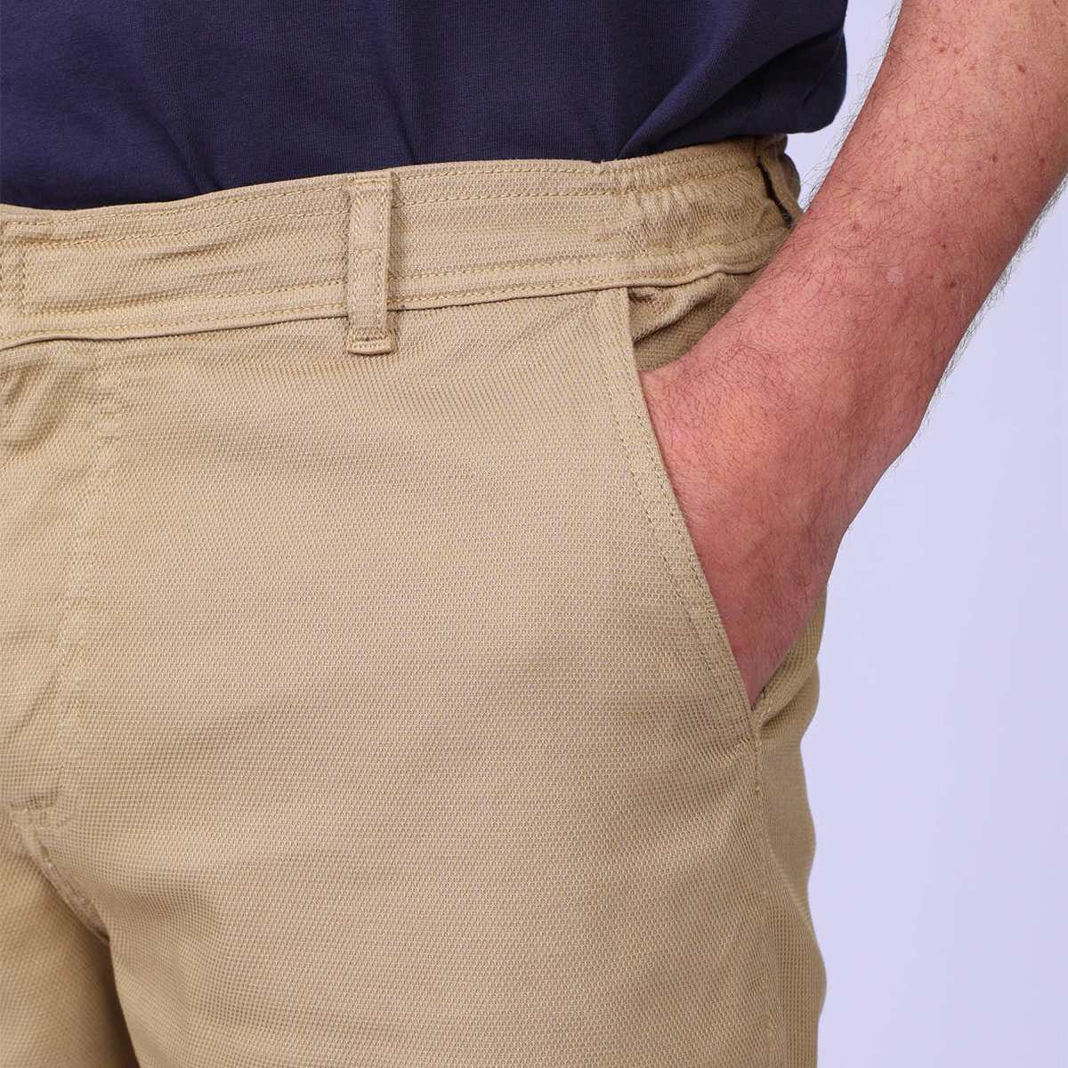 Chino effet piqué beige, MISE AU GREEN
