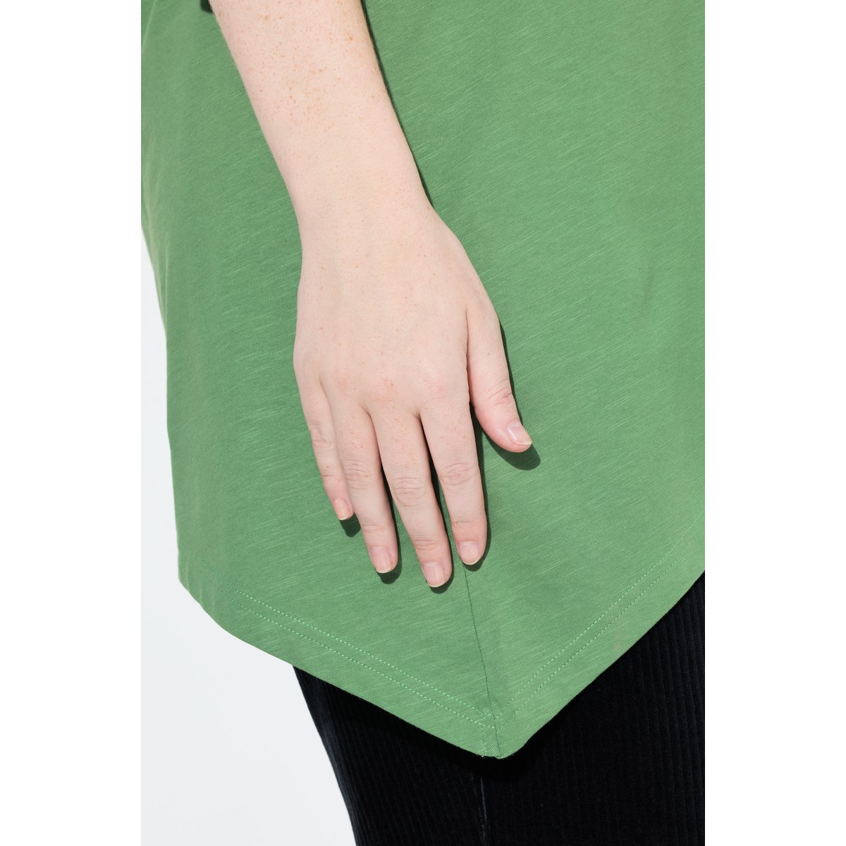 T-shirt en coton bio avec broderie vert mousse, ULLA POPKEN