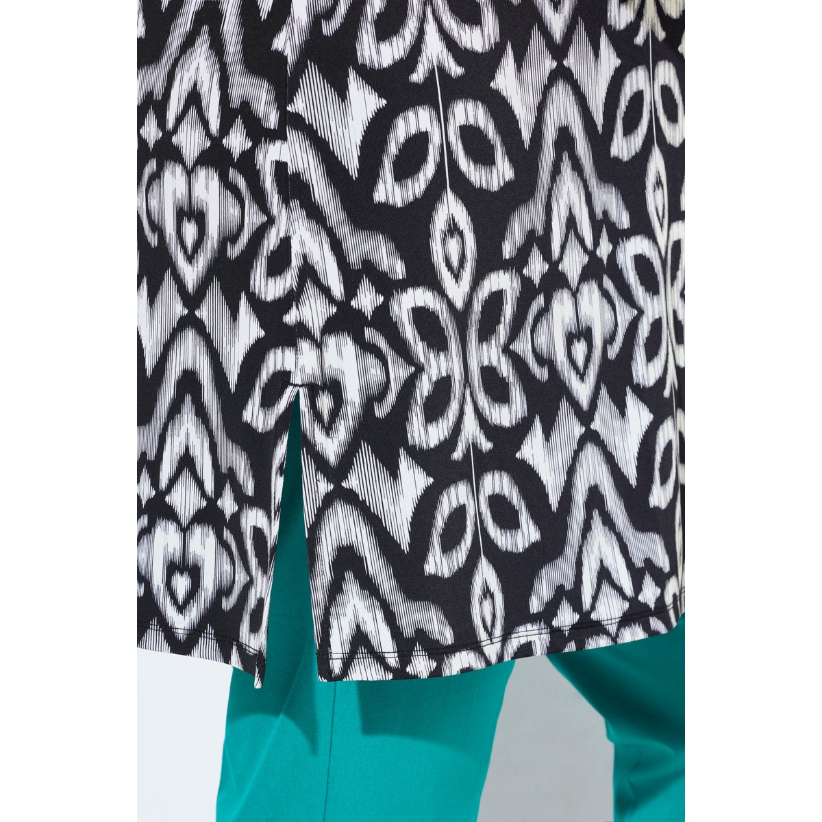 T-shirt long au tombé fluide, imprimé floral noir, ULLA POPKEN