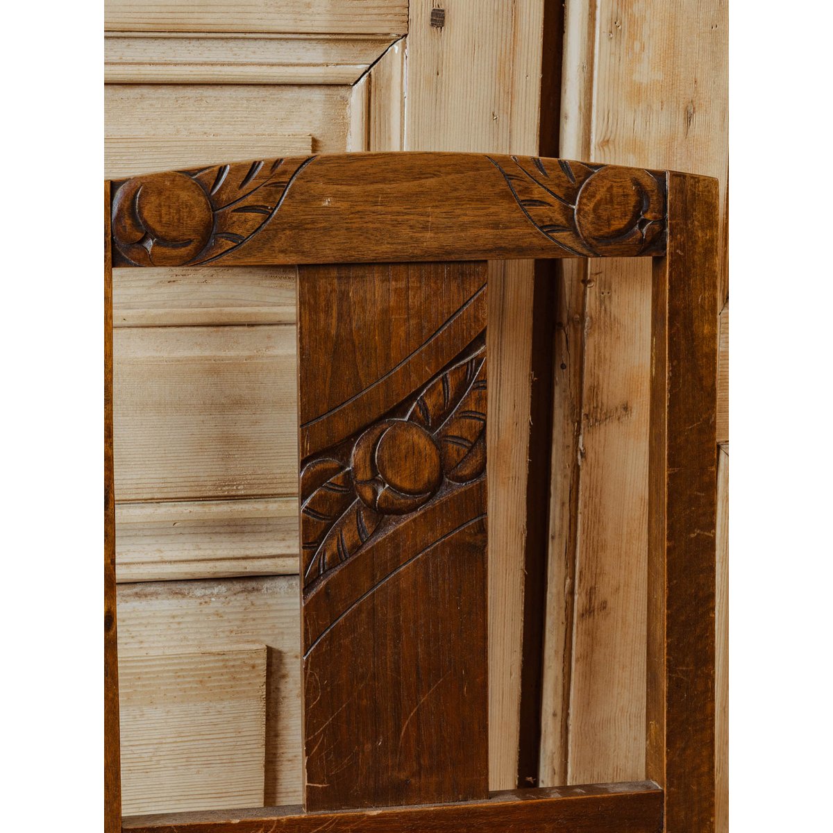 Lot de 6 chaises en bois et velours rouge Claude N°1352 - Bon état bois foncé, DEBONGOUT