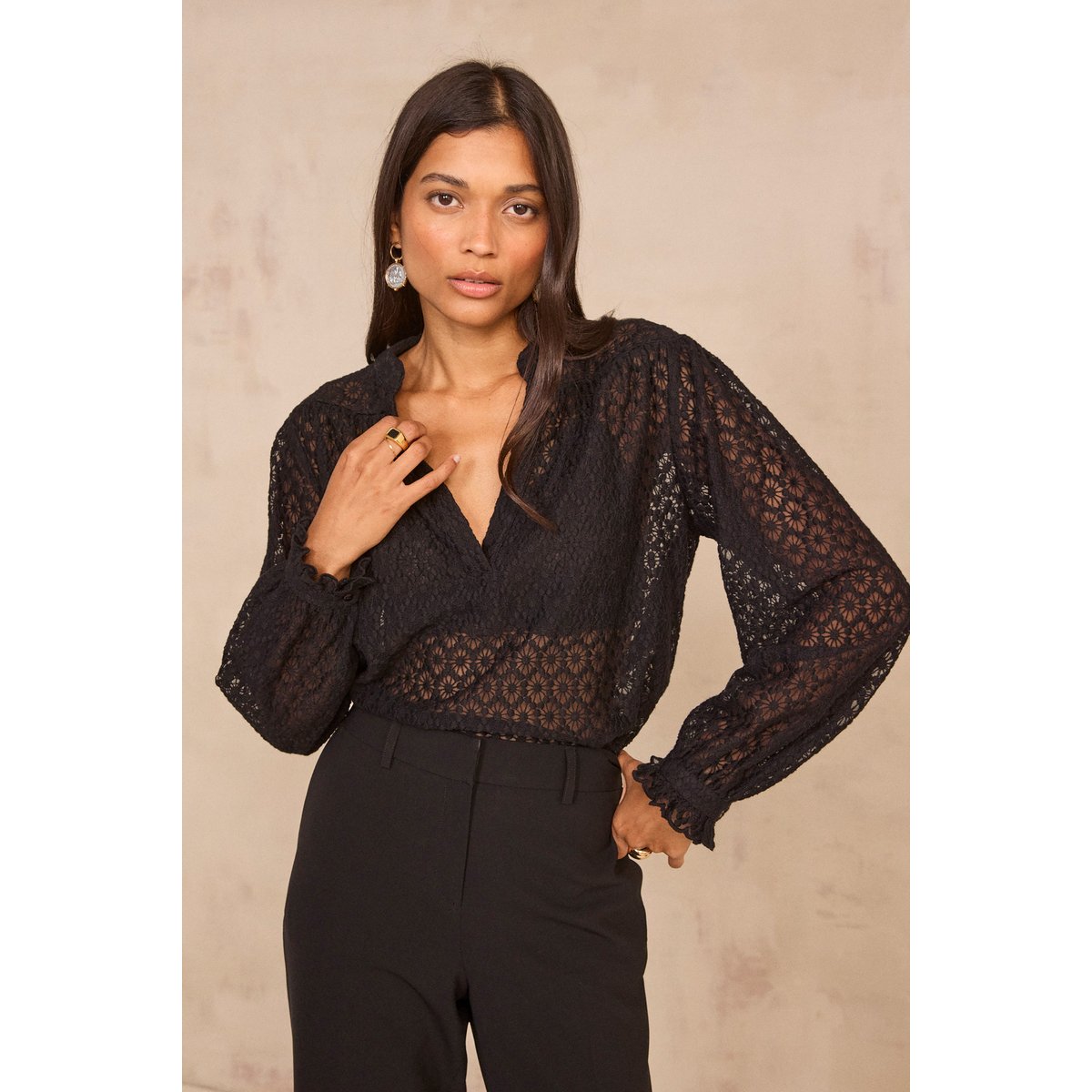 Blouse col V brodée en coton DANIELA noir, Maison 123