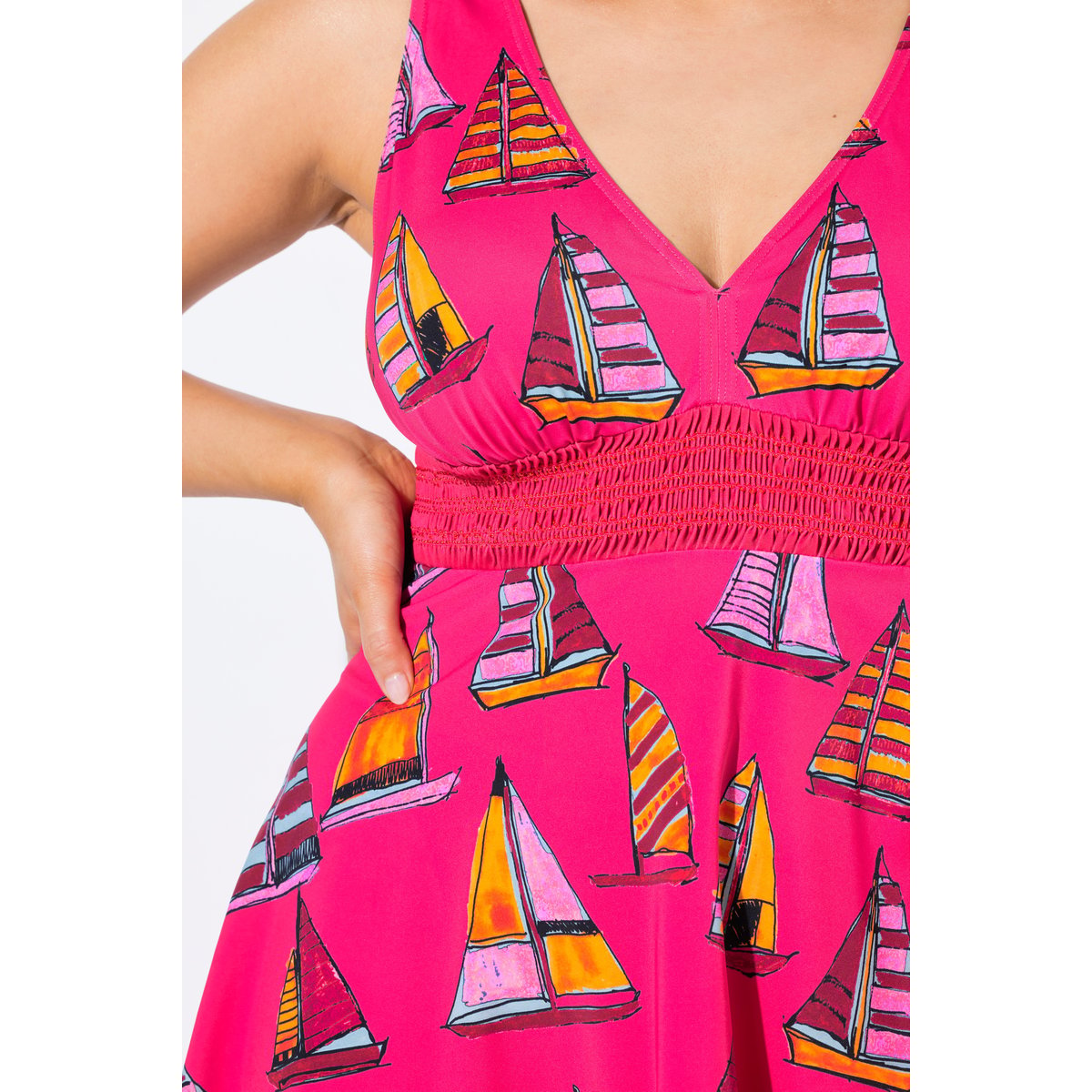 Robe de bain motif voiliers. Bonnets rouge azalée, ULLA POPKEN