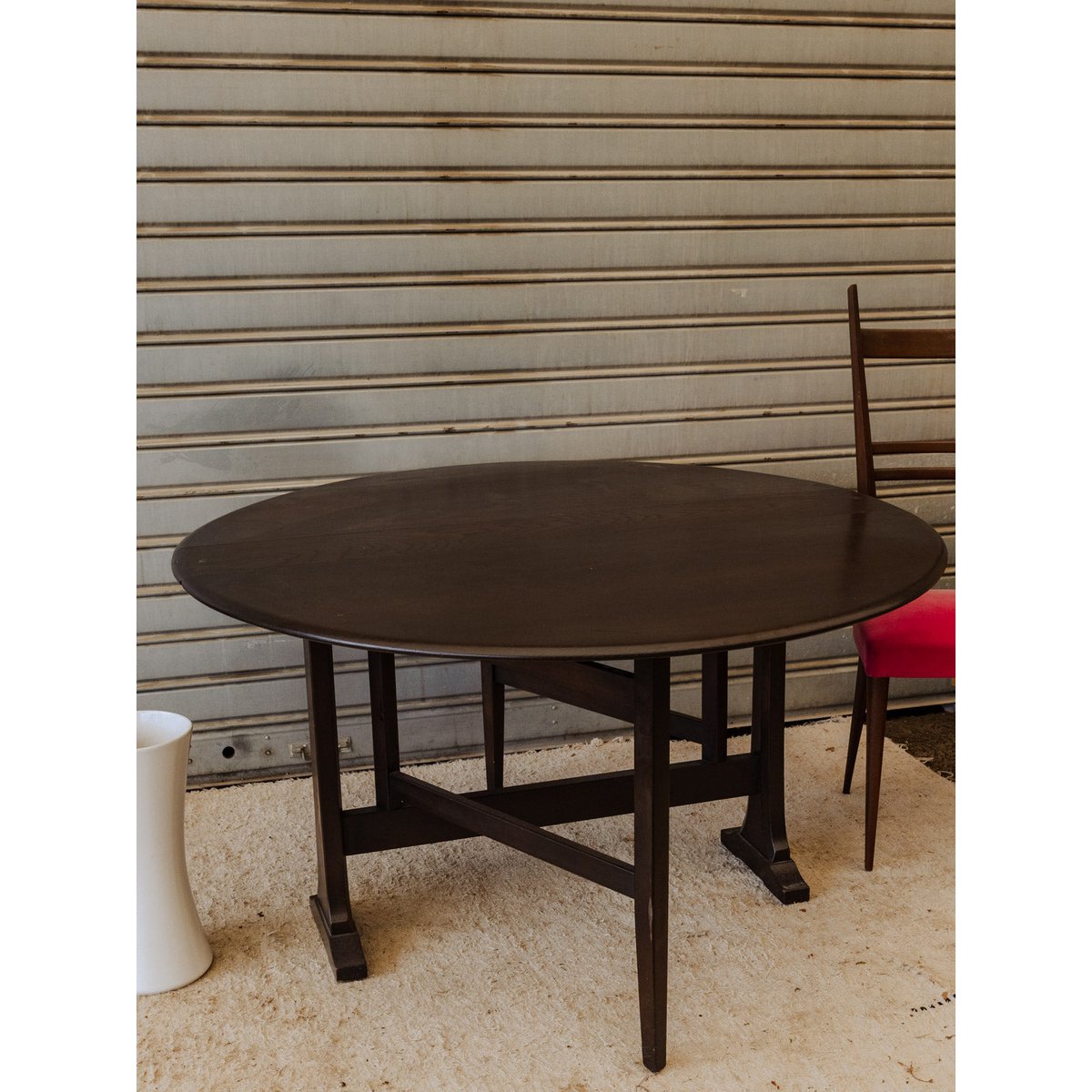 Table à manger en bois foncé Karla N°1307 - Bon état bois foncé, DEBONGOUT