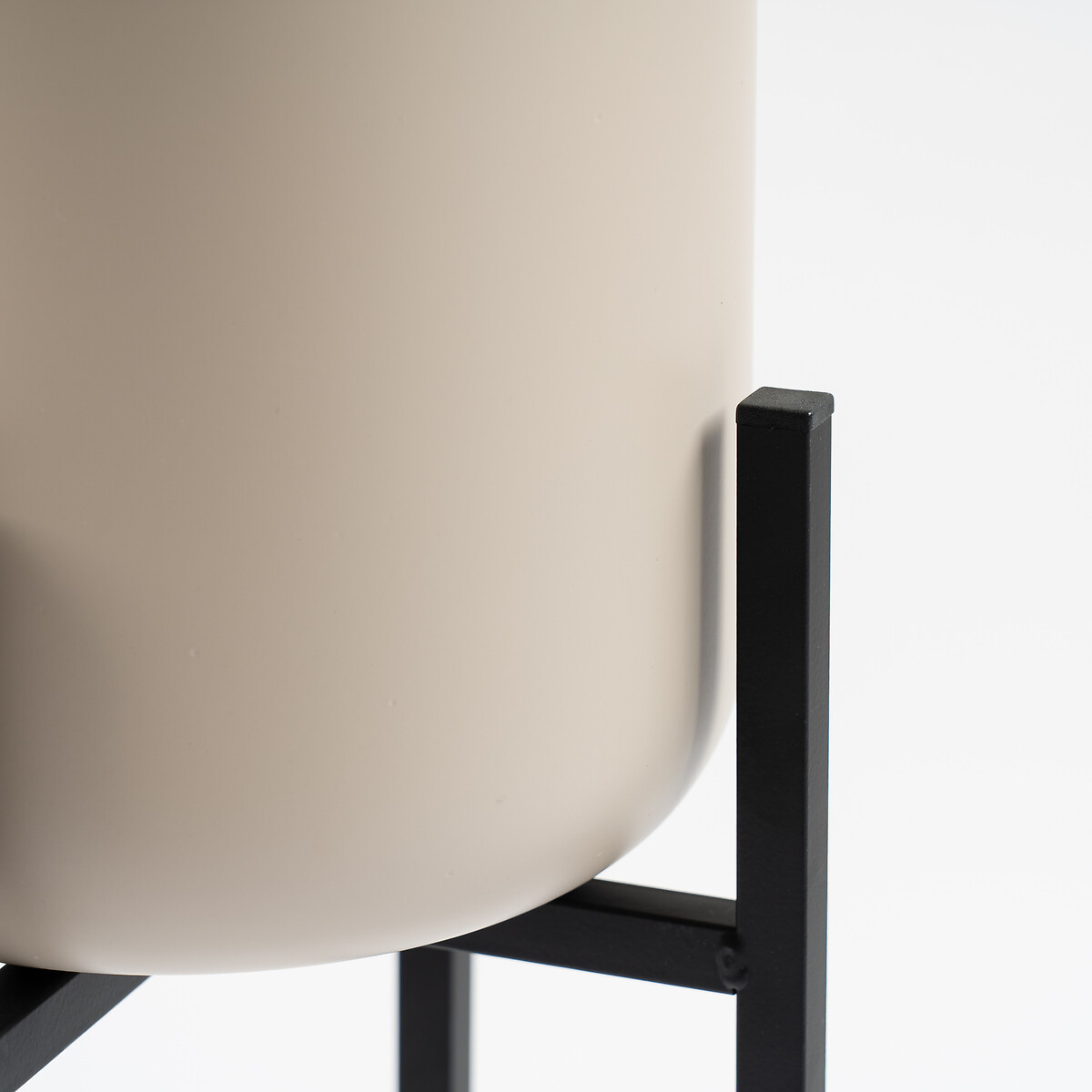 Neutral Planter with Metal Stand beige, SO'HOME