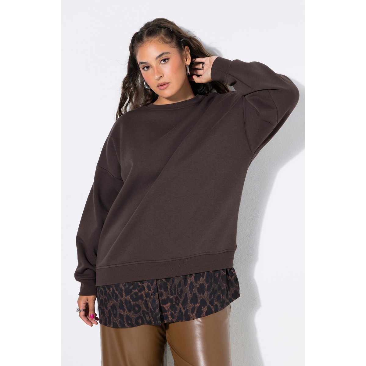 Sweat-shirt oversize, base chemisier arrondie marron pin, STUDIO UNTOLD