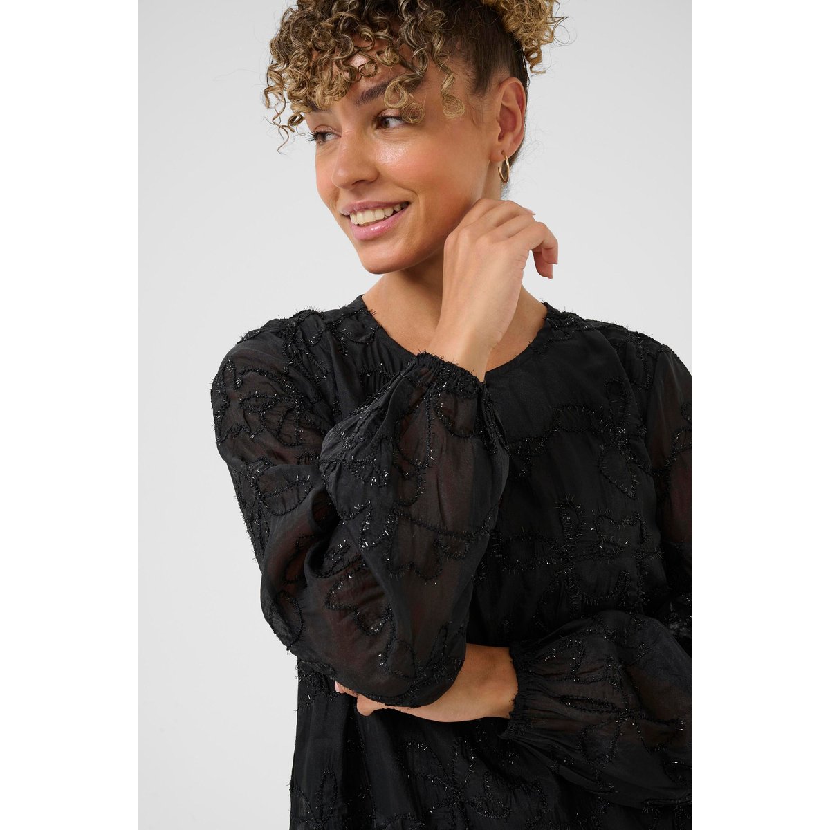 Robe noir pitch black, CREAM