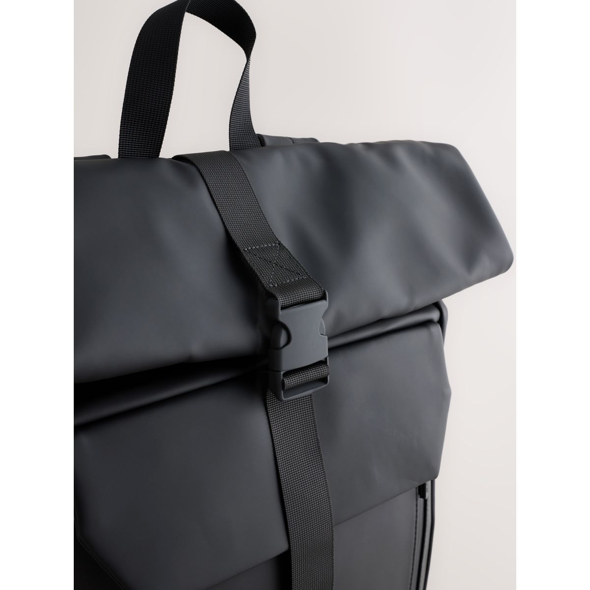 Sac à dos caoutchouté noir, NEXT