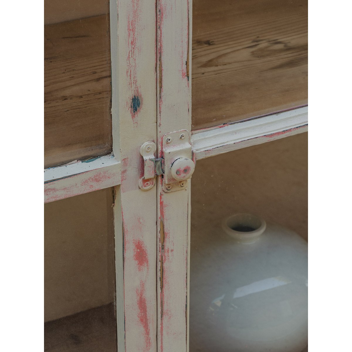 Buffet vitré en bois blanc et rose Gilbert N°1906 - Bon état blanc, DEBONGOUT
