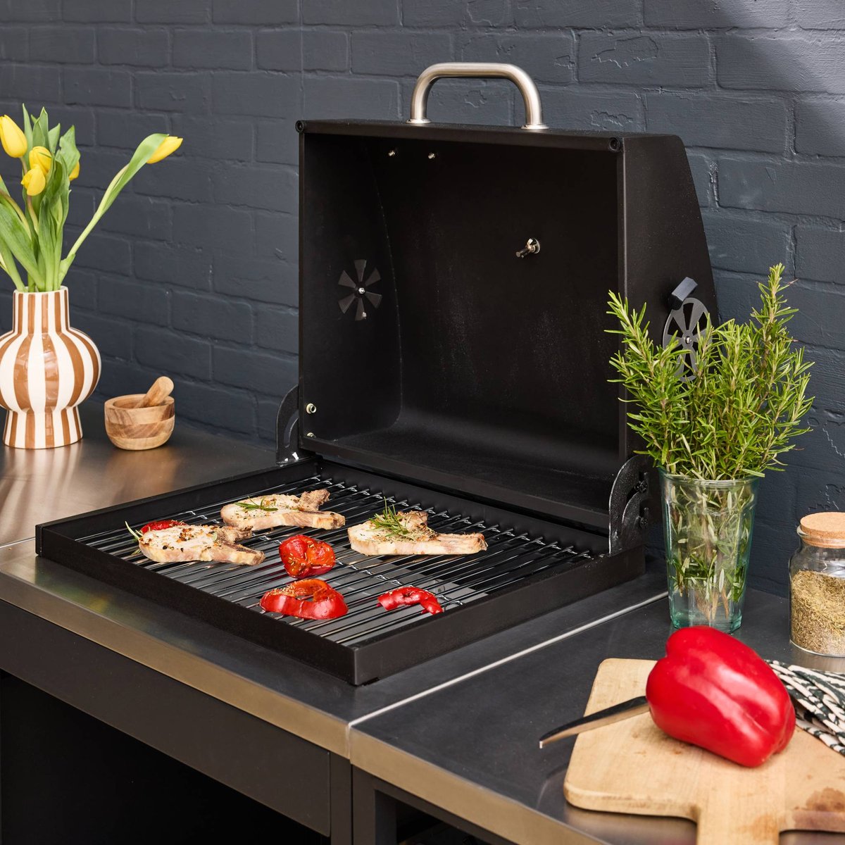 Cuisine d'extérieure 3 modules avec barbecue charbon de bois sur pieds, 2 étagères et thermomètre NAXOS BARBECUE CHARBON + 2 MODULES noir, SWEEEK