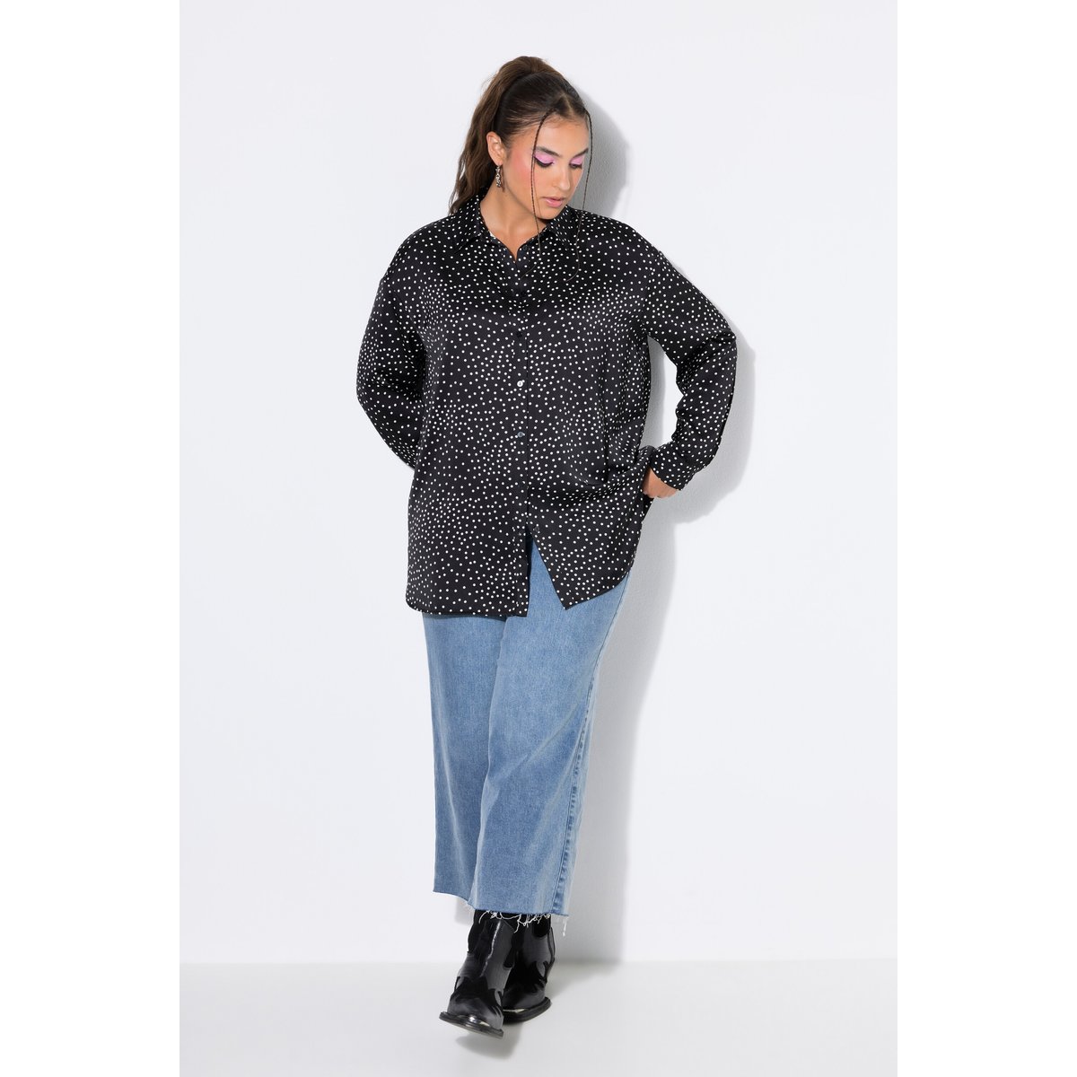 Chemisier en satin, coupe oversize, à pois noir, STUDIO UNTOLD