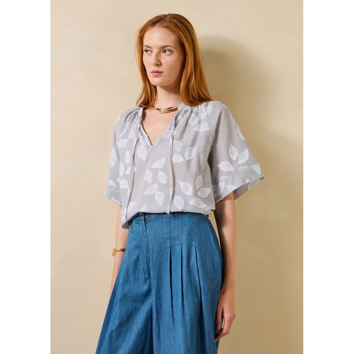 Top ample manches courtes en coton fleuri noir, LA FEE MARABOUTEE