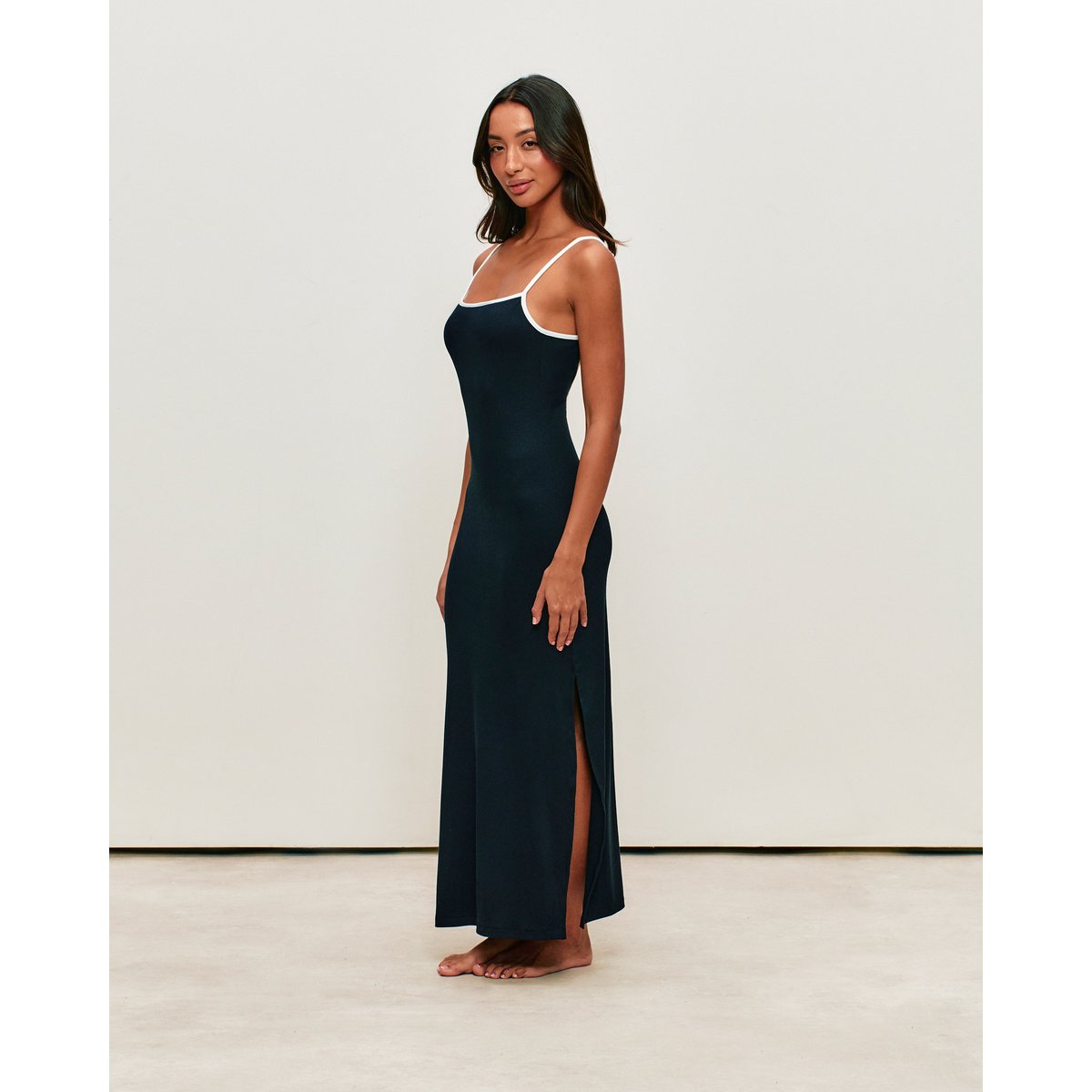 Robe longue moulante côtelée avec dos nu et coques intégrées LALLIZ noir, UNDIZ