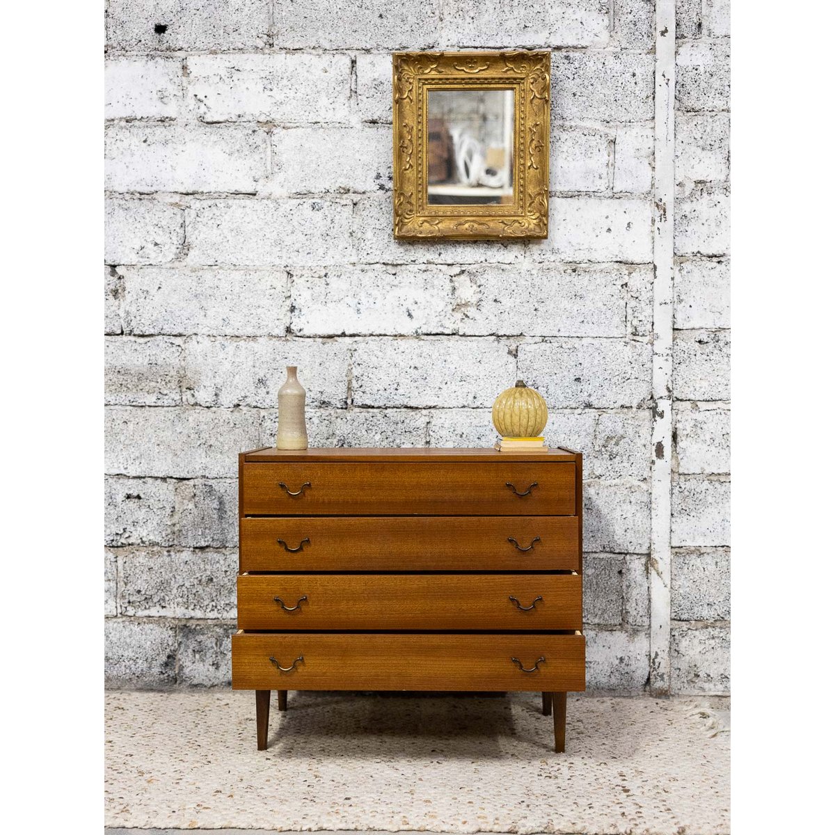 Commode aux jolies poignées Olga N°1047 - Bon état marron, DEBONGOUT