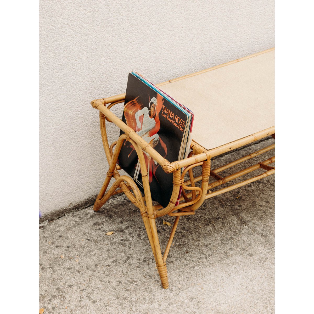 Table basse en rotin aux lignes aériennes Léonie N°1008 - Bon état bois clair, DEBONGOUT
