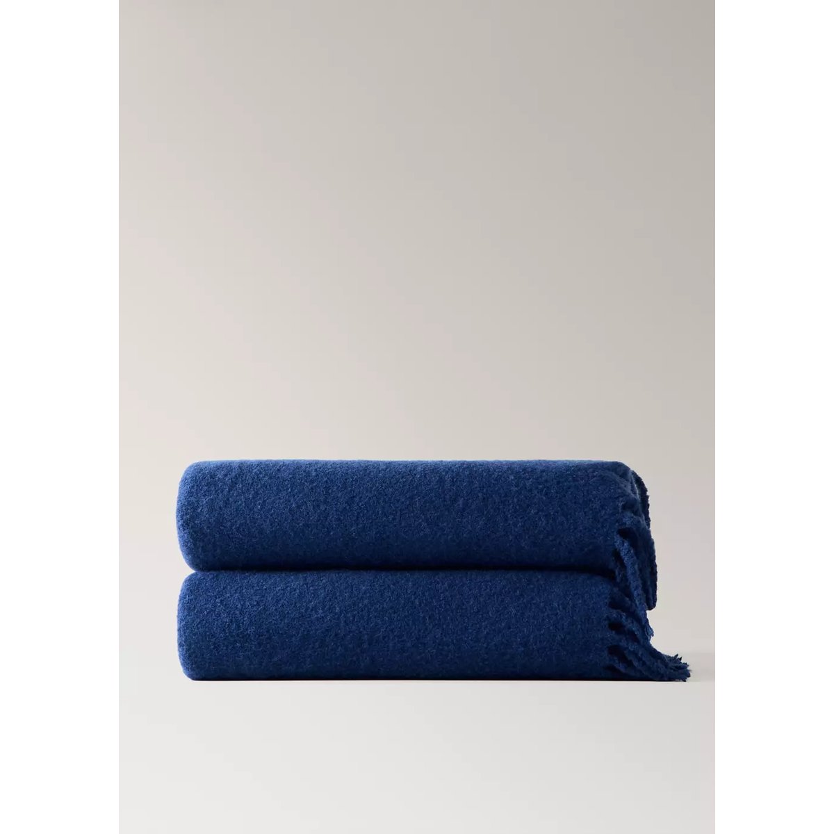 Couverture en laine cardée avec détail de franges bleu, MANGO HOME