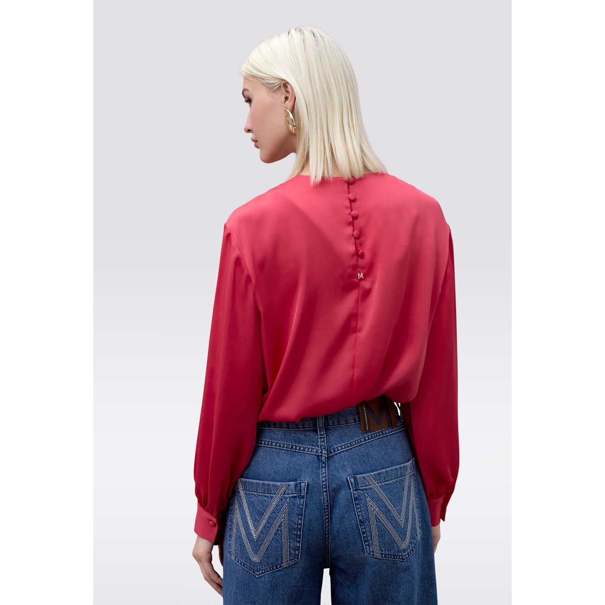 Blouse en satin avec poignets ajustés et boutons dos corail, LOLA CASADEMUNT