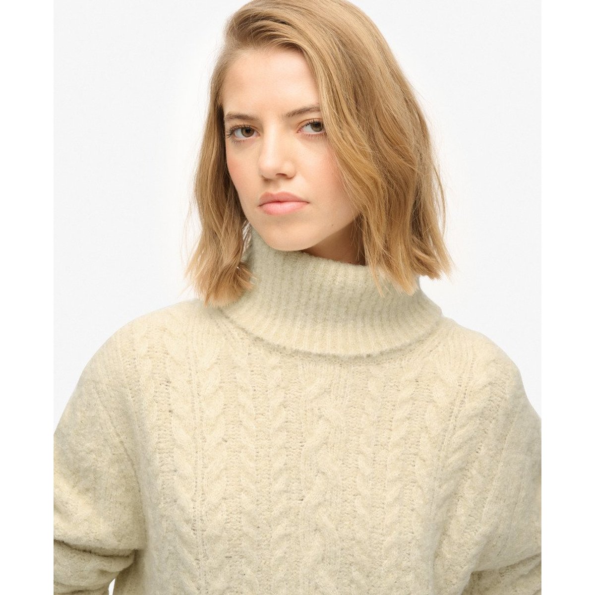 Pull en maille torsadée à col roulé crème, SUPERDRY