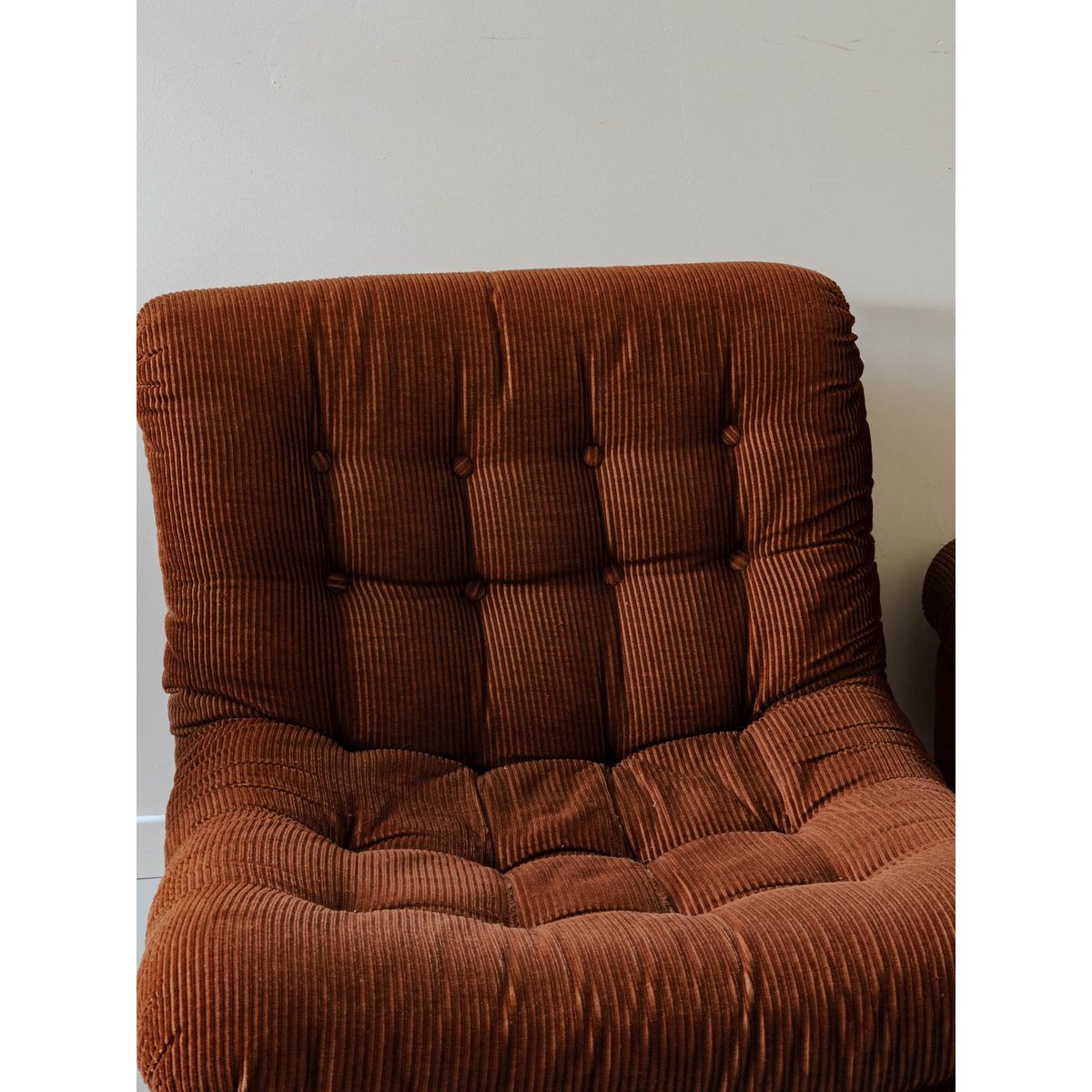 Paire de fauteuils en velours côtelé marron Jakob N°1288 - Bon état marron, DEBONGOUT