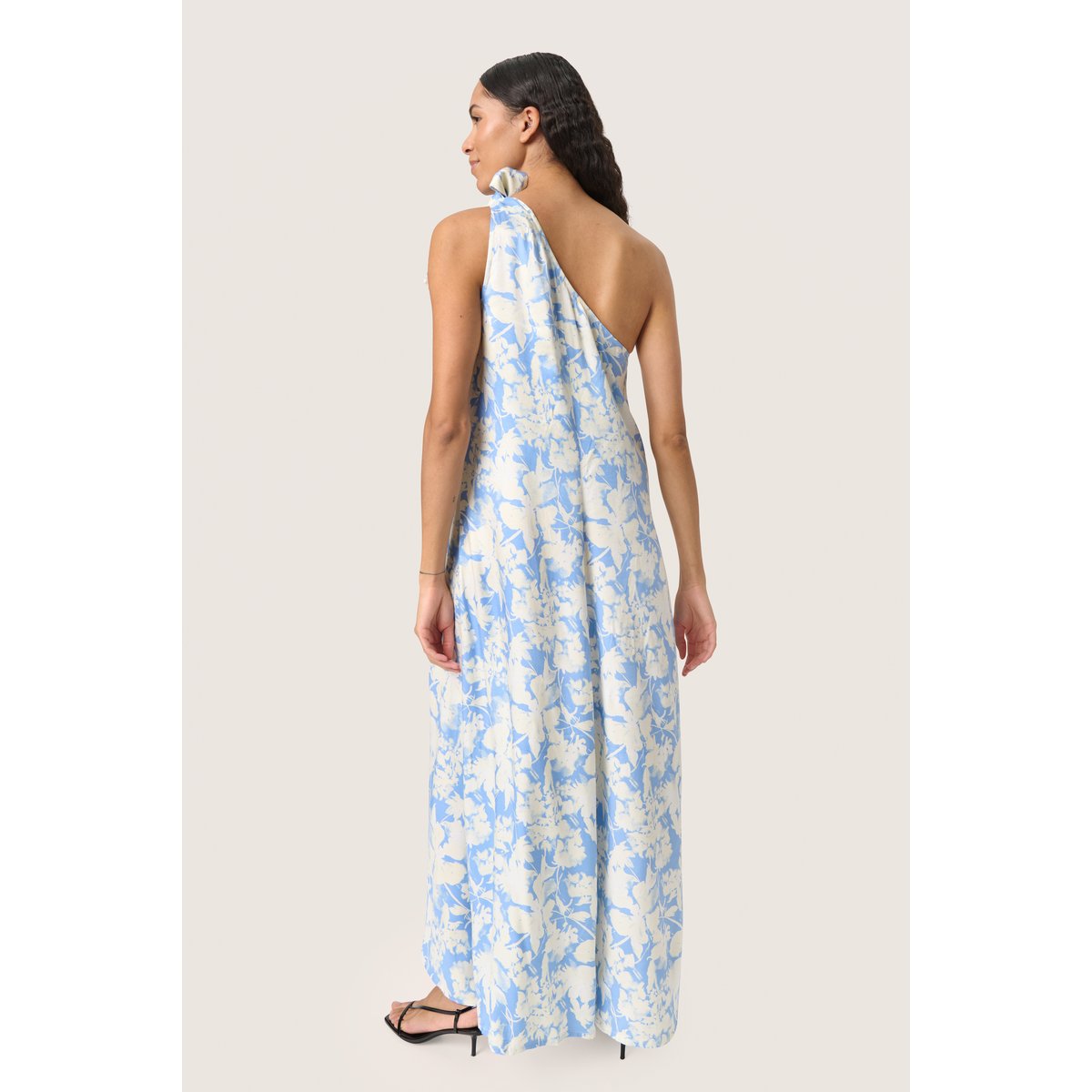 Robe bleu vista blue floral print, SOAKED IN LUXURY