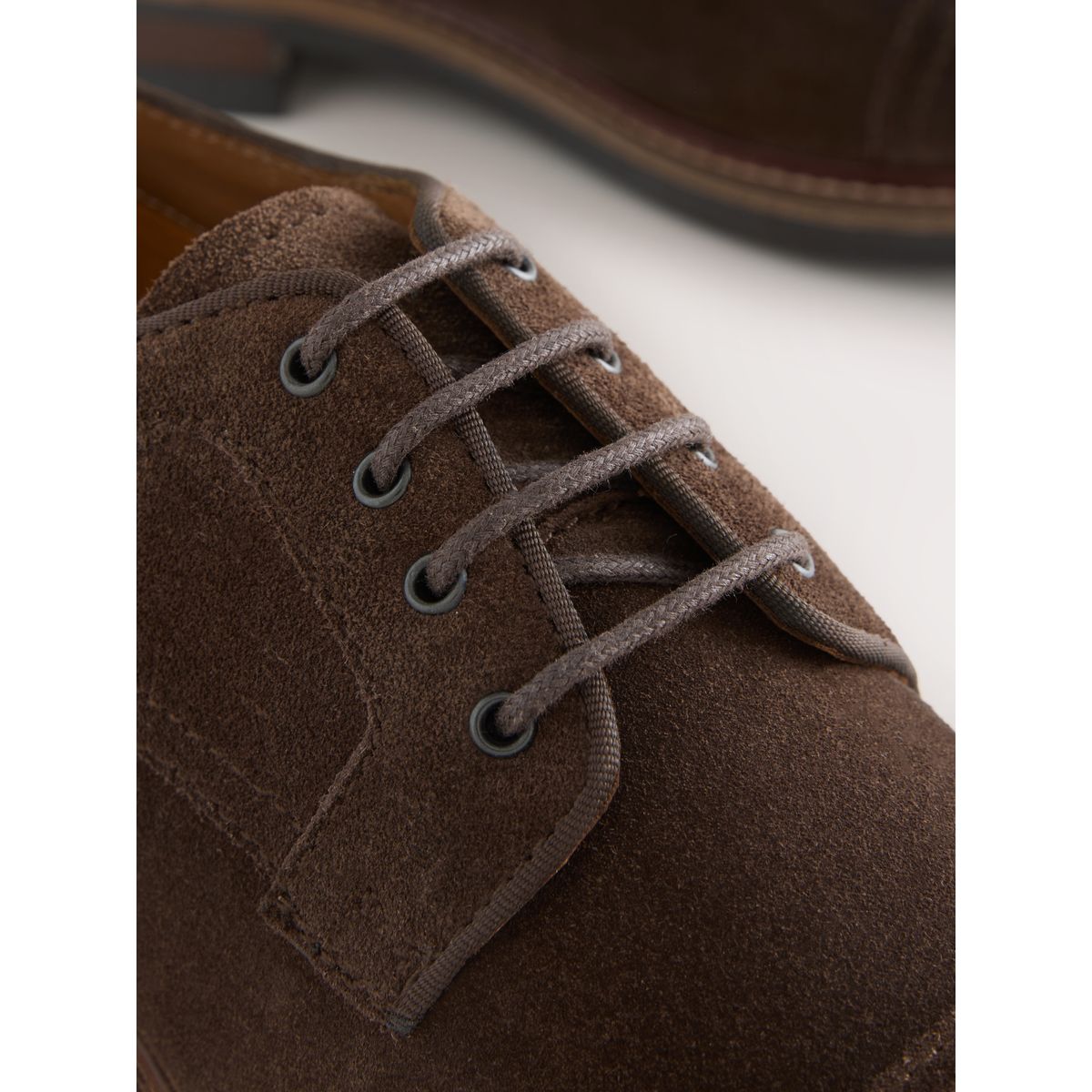 Chaussures avec bout en daim marron, NEXT